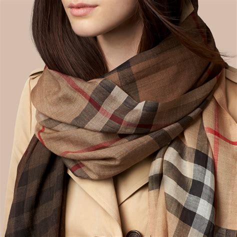 burberry wool and silk scarf.